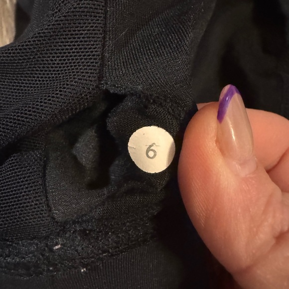 Lululemon Black Women's Sports Bra - Picture 4 of 4